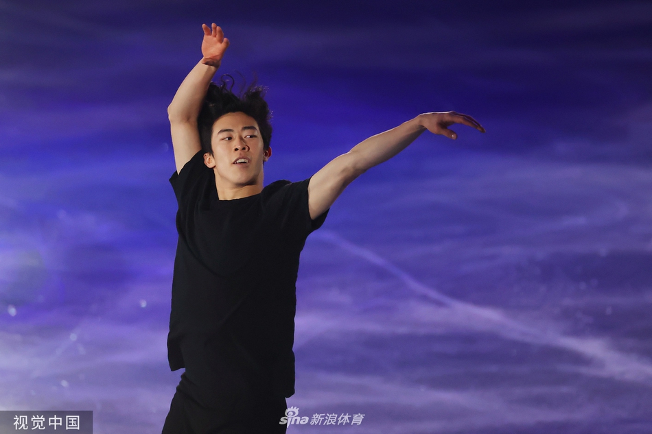 羽生结弦领衔世团赛表演滑