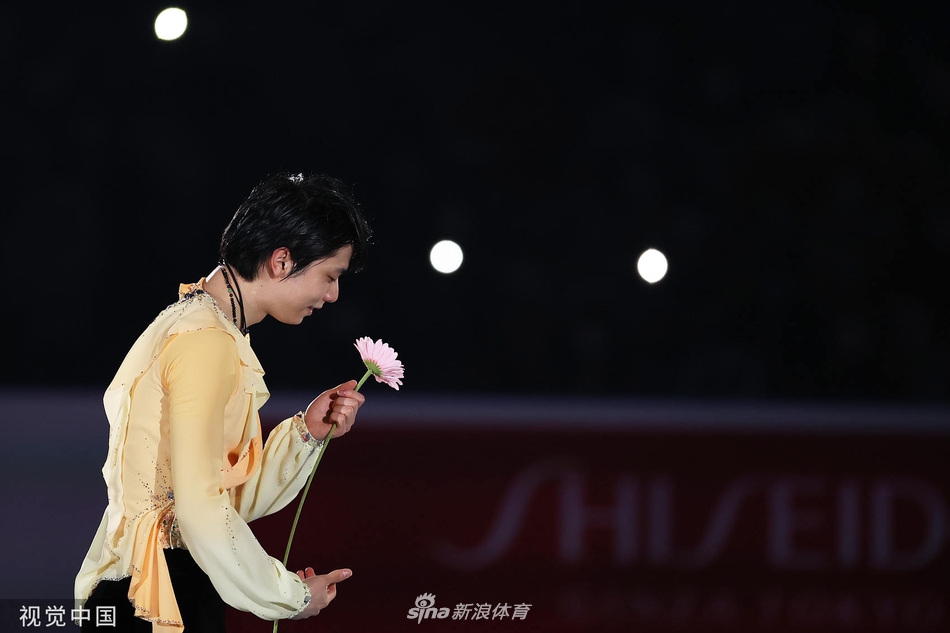 羽生结弦领衔世团赛表演滑