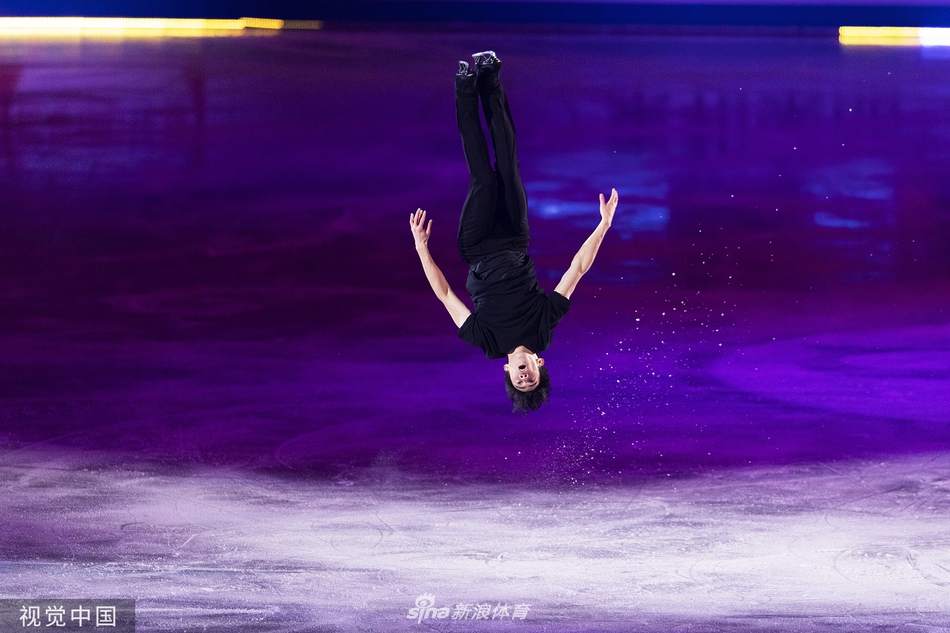 羽生结弦领衔世团赛表演滑