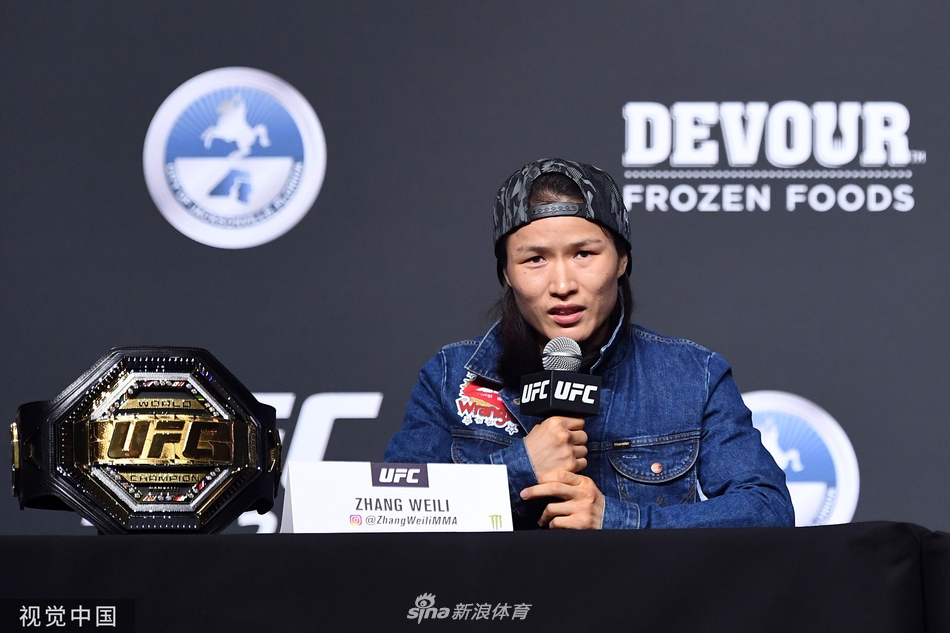 UFC261前瞻：张伟丽罗斯赛前对视
