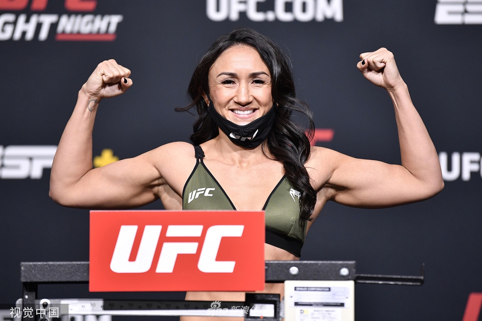 闫晓楠亮相UFC格斗之夜称重仪式