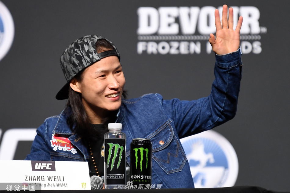 UFC261前瞻：张伟丽罗斯赛前对视