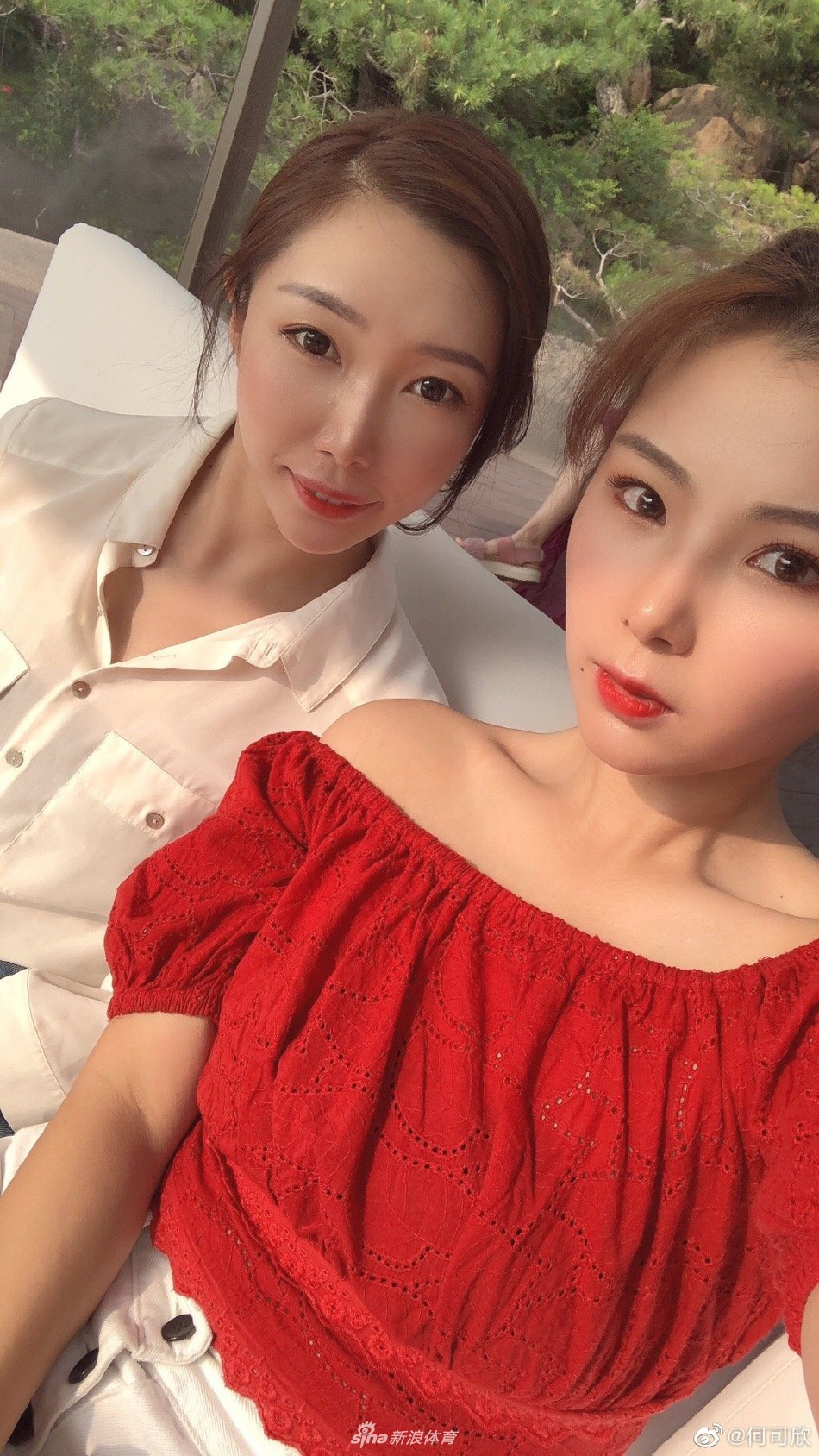 高低杠公主何可欣晒近照 气质出众