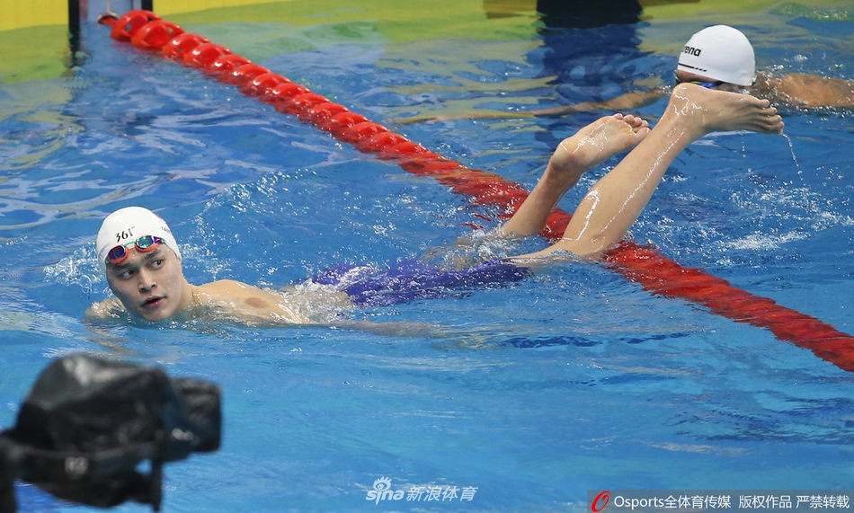 冠军赛孙杨400米自由泳夺冠