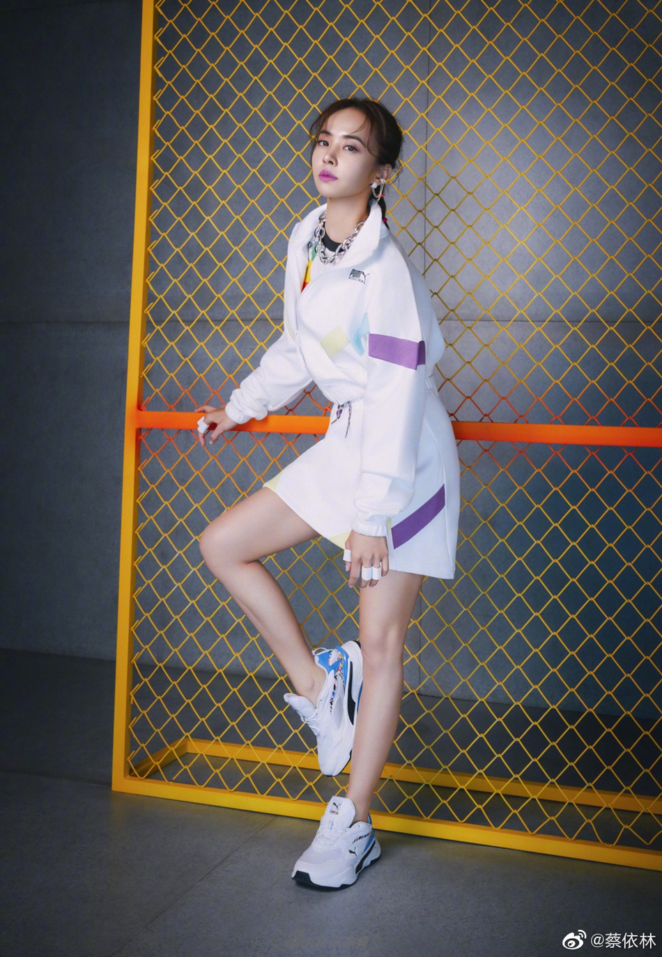 蔡依林运动写真 秀一字马