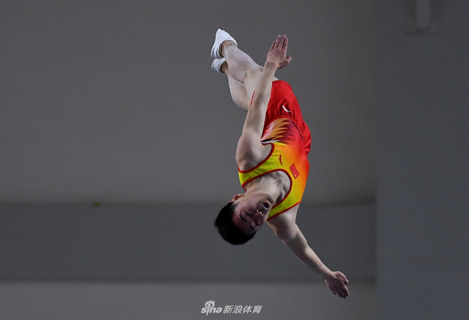 东京奥运会蹦床选拔积分赛 董栋暂列第七