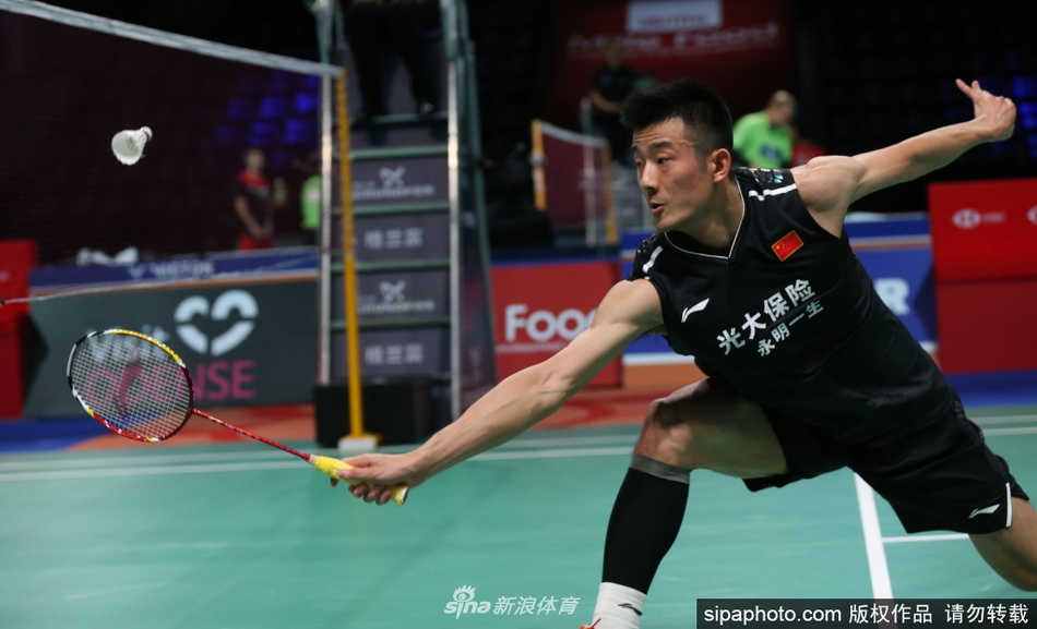 丹麦赛首轮谌龙2-1李梓嘉