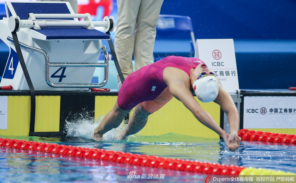 冠军赛女子100米仰泳半决赛傅园慧第二