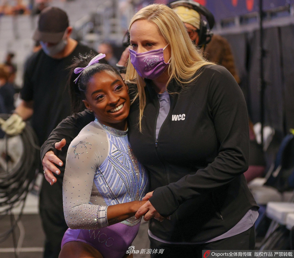 拜尔斯领衔出战全美体操锦标赛