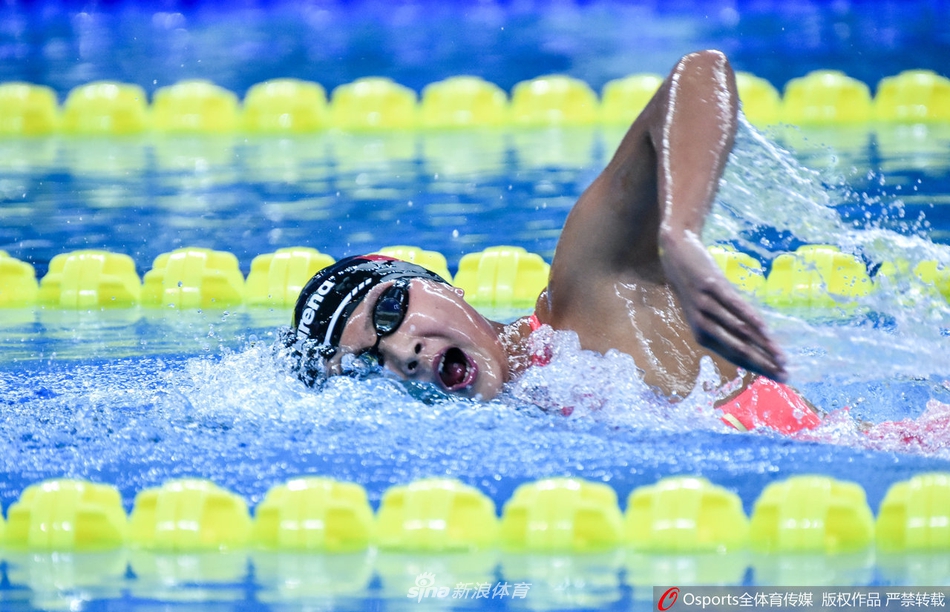 冠军赛王简嘉禾打破女子800米自由泳亚洲纪录