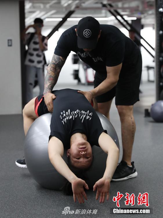 张伟丽回国后举行首场媒体公开训练