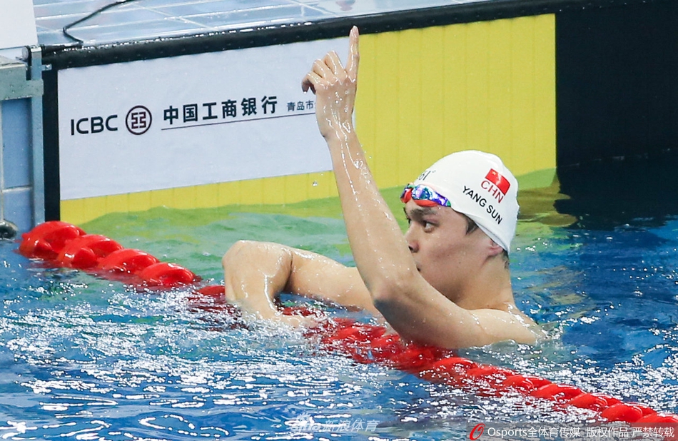 冠军赛孙杨400米自由泳夺冠