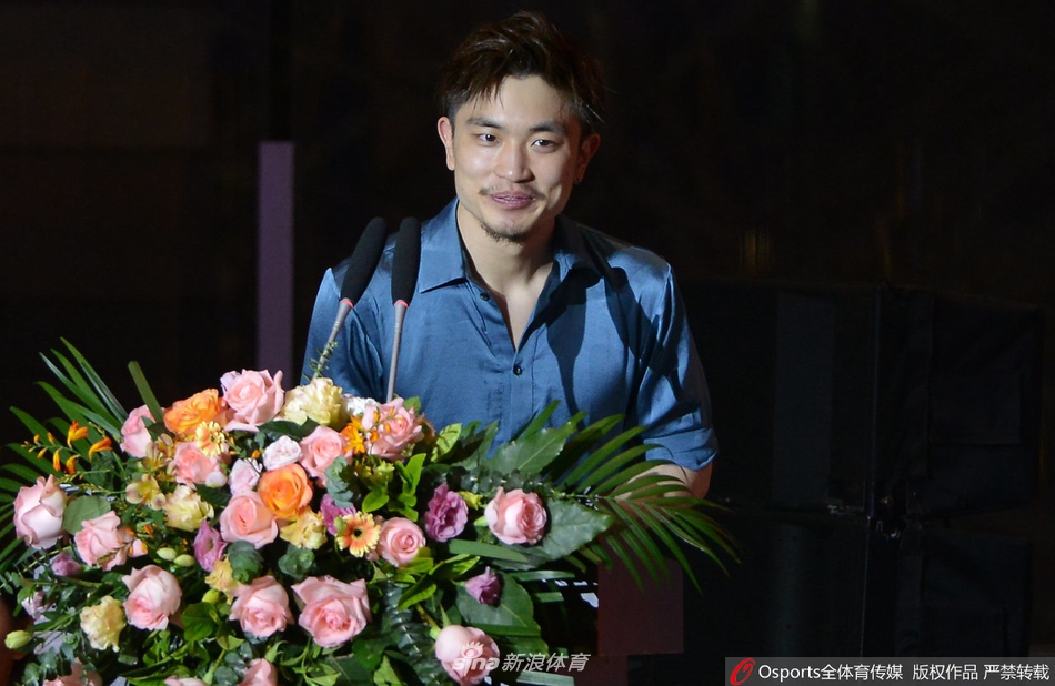 花滑名将闫涵亮相活动