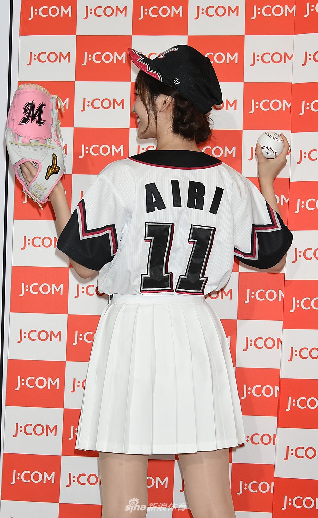 铃木爱理变身棒球美少女