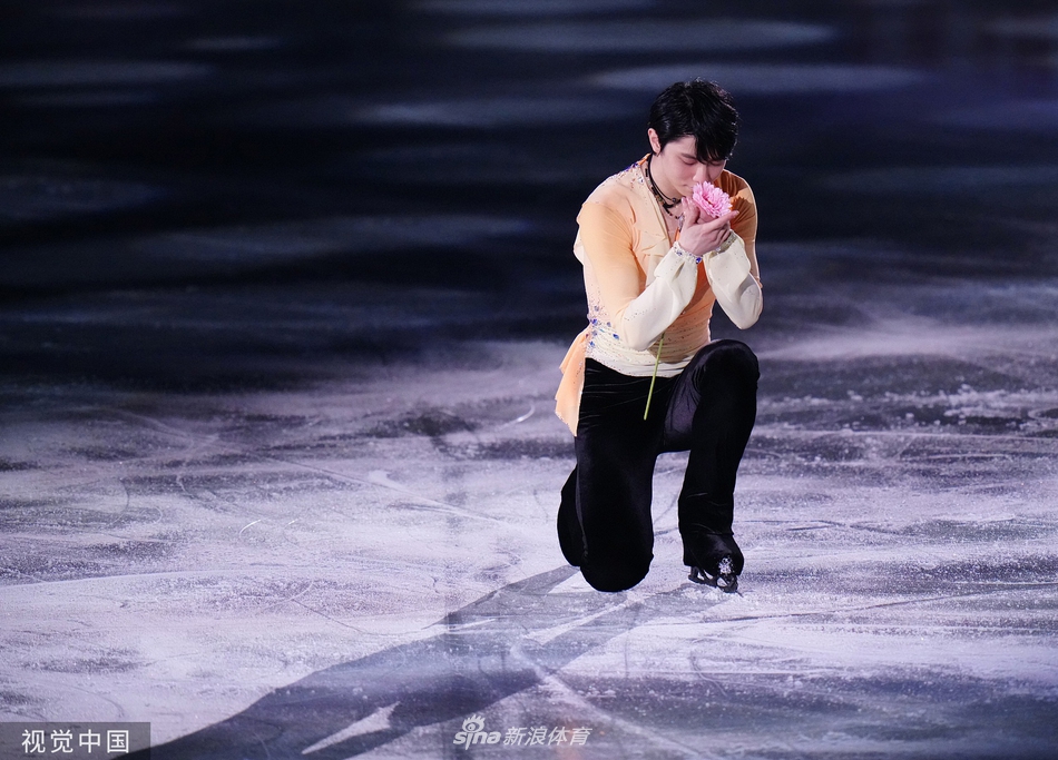 羽生结弦领衔世团赛表演滑