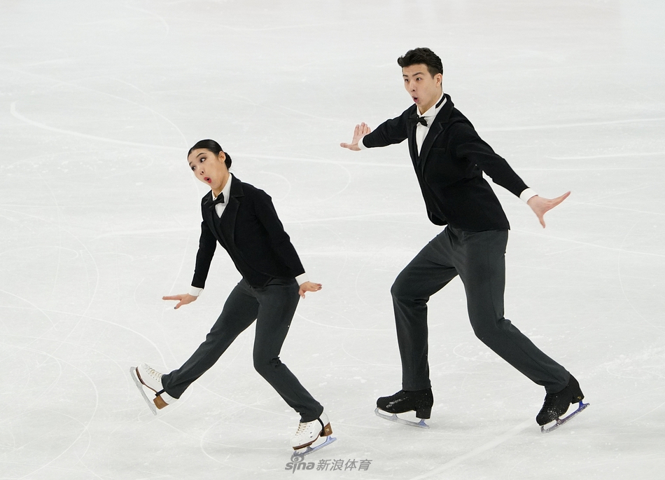 世锦赛王诗h/柳鑫宇演绎《卓别林》