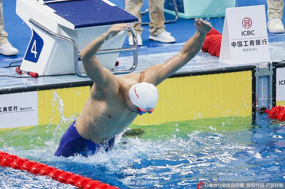 冠军赛孙杨400米自由泳夺冠