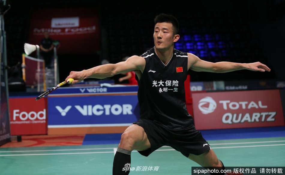 丹麦赛首轮谌龙2-1李梓嘉