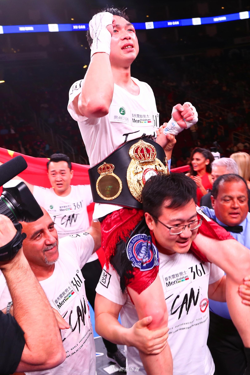 新浪直击徐灿赢得WBA世界金腰带