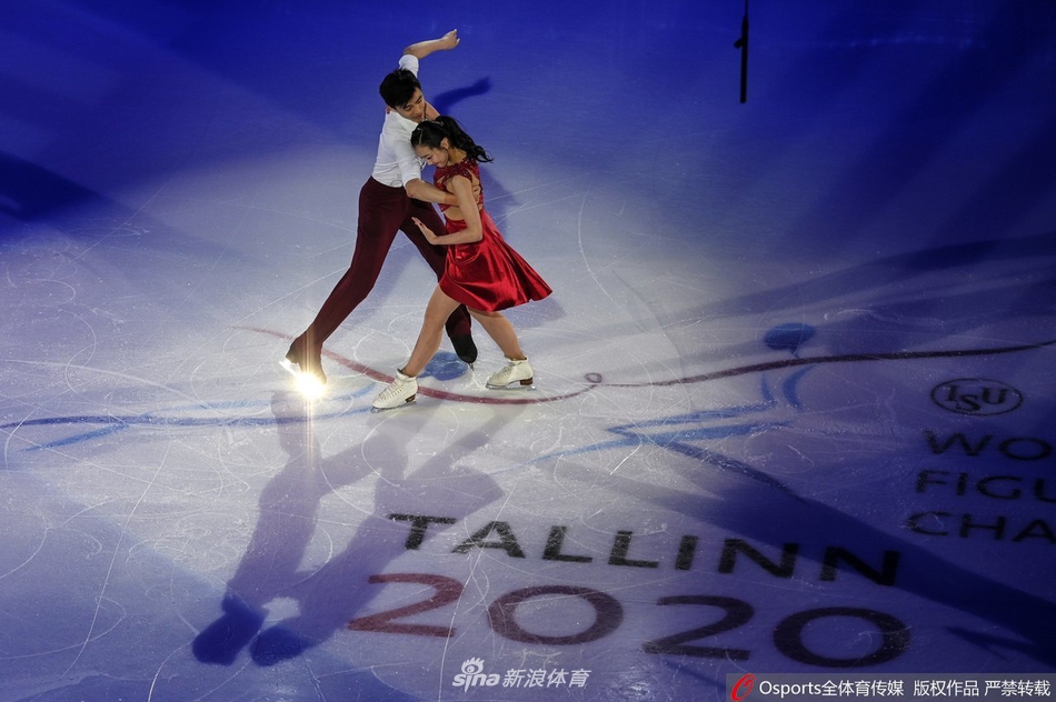 花样滑冰世青赛表演滑