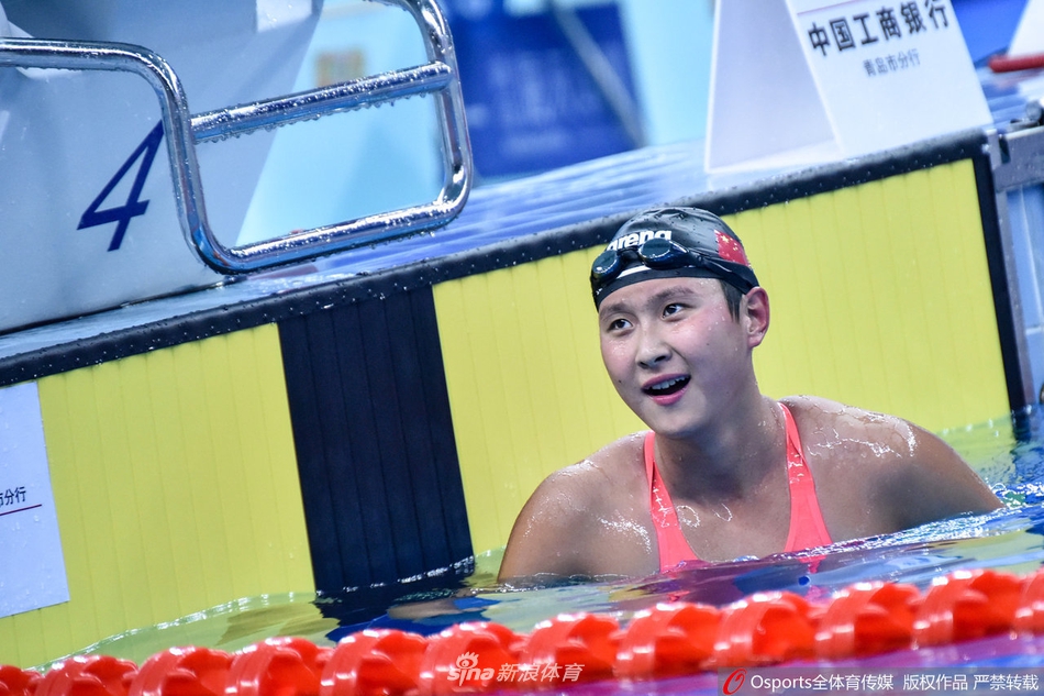 冠军赛王简嘉禾打破女子800米自由泳亚洲纪录
