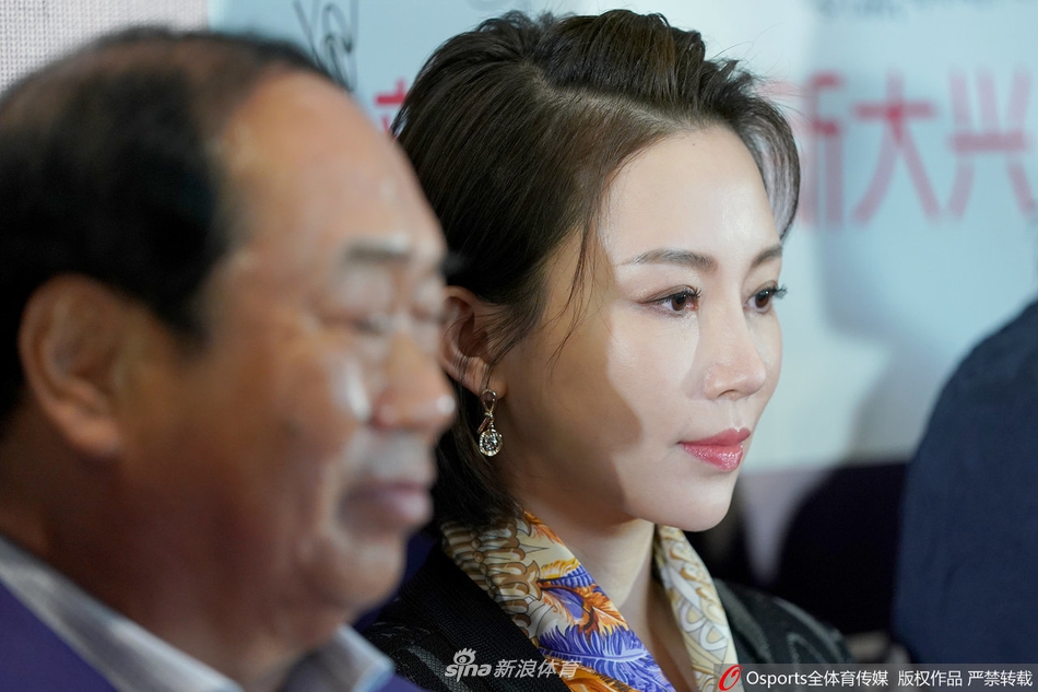 斯诺克中国公开赛开幕式：潘晓婷丁俊晖同框