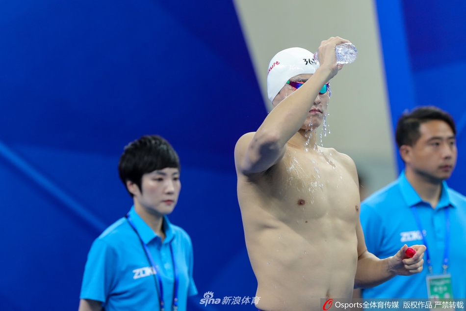 冠军赛男子1500米自由泳孙杨夺冠