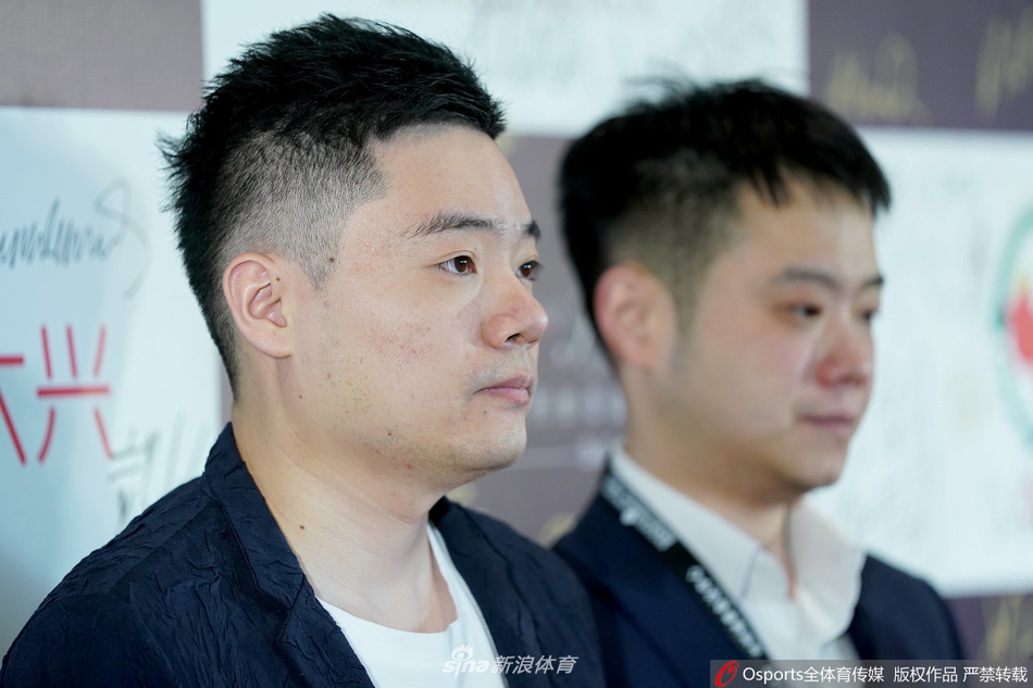 斯诺克中国公开赛开幕式：潘晓婷丁俊晖同框