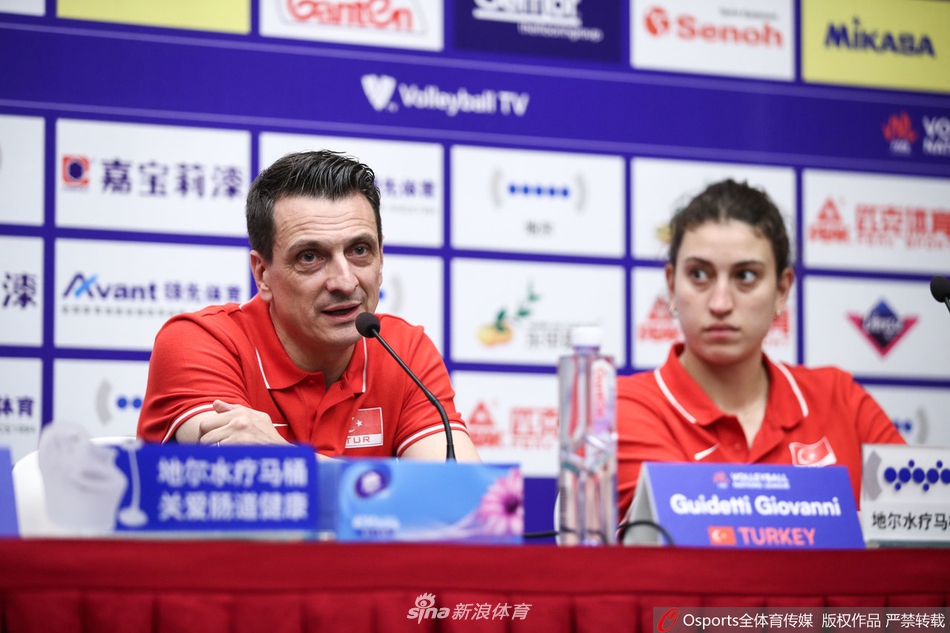 郎平朱婷出席江门站赛前发布会