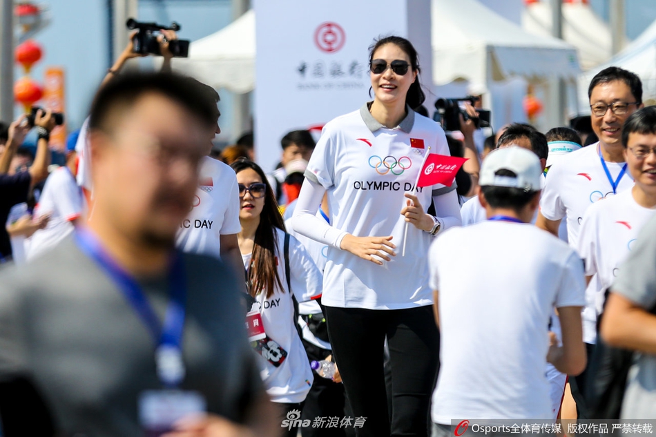 赵蕊蕊参加奥林匹克日活动