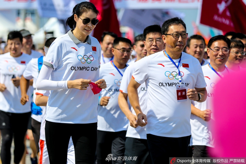 赵蕊蕊参加奥林匹克日活动