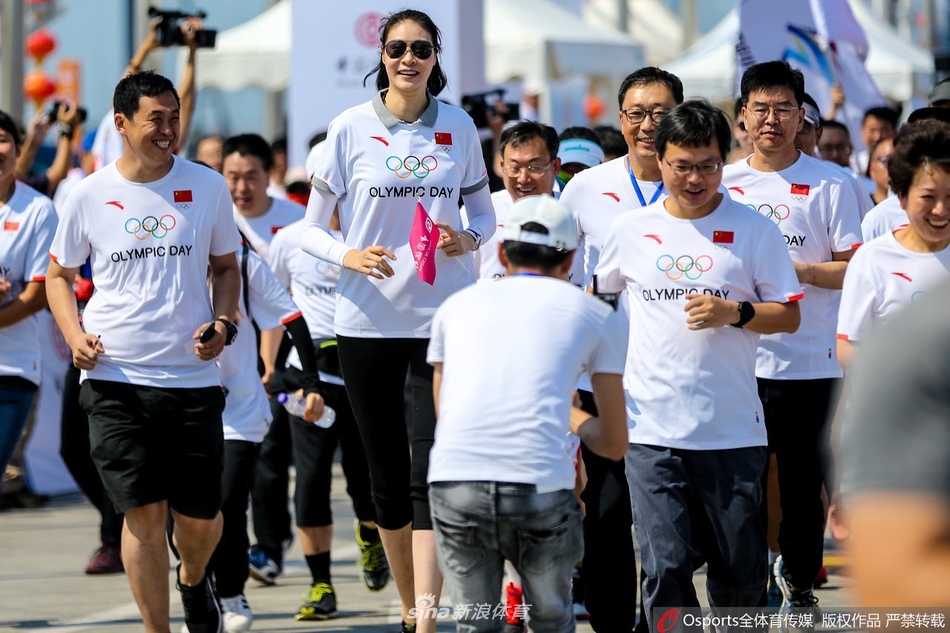 赵蕊蕊参加奥林匹克日活动