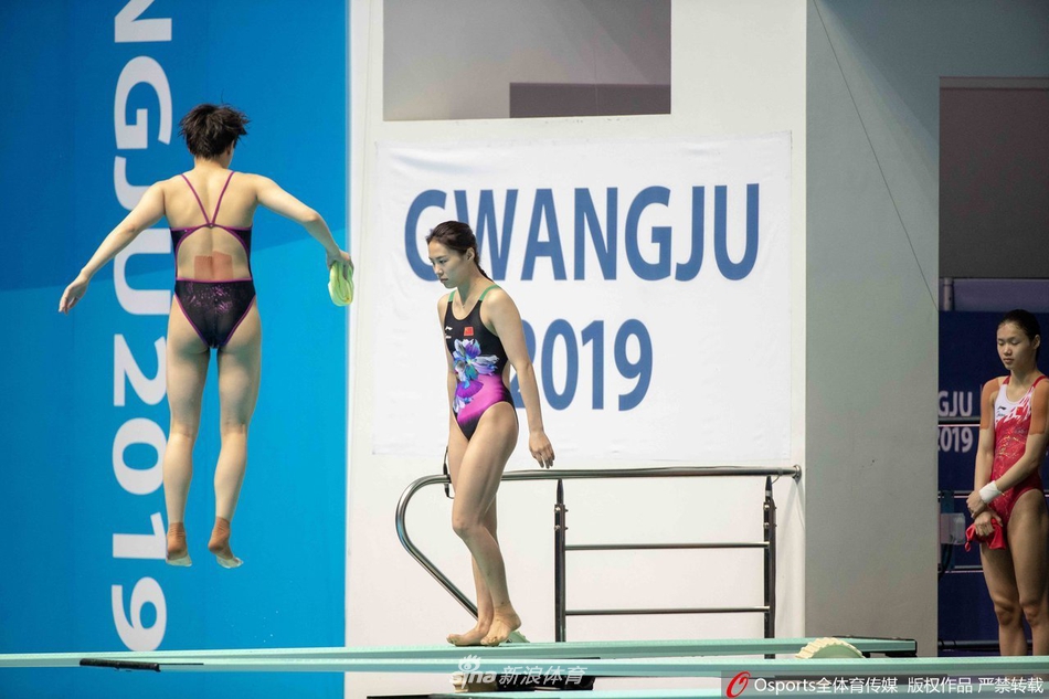 中国跳水队备战游泳世锦赛