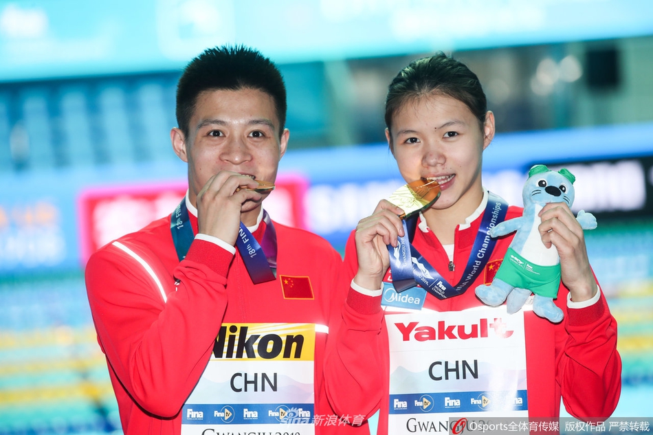 世锦赛跳水混合团体林珊/杨健夺冠