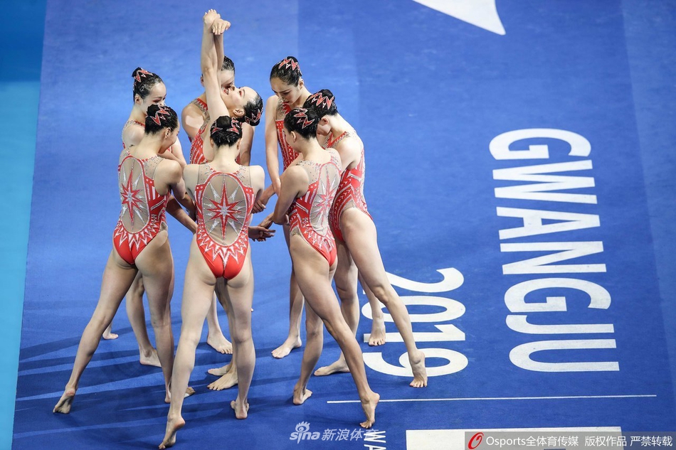 世锦赛花样游泳集体技术自选决赛 中国队获银牌