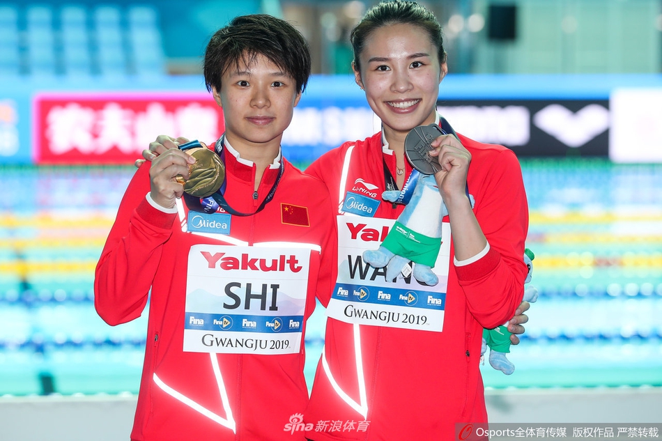 世锦赛施廷懋女子三米板折桂 王涵亚军