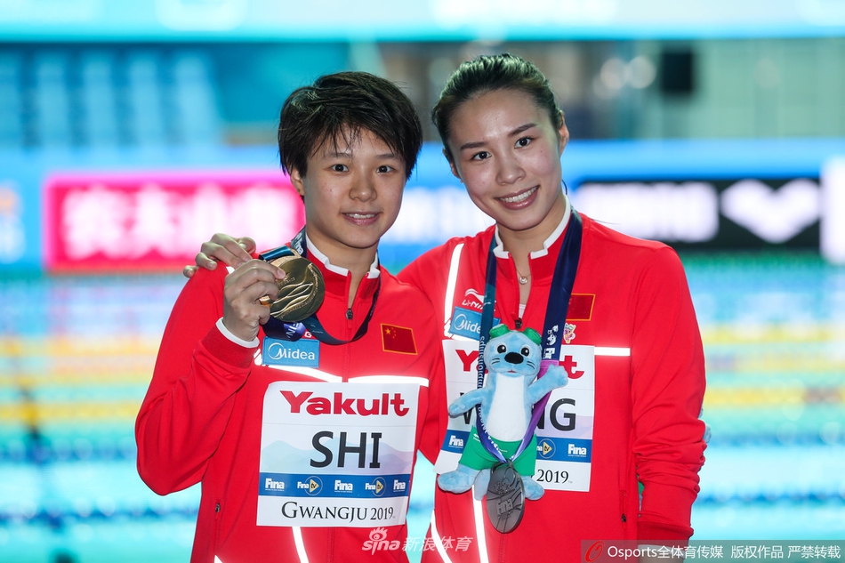 世锦赛施廷懋女子三米板折桂 王涵亚军