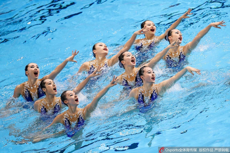 花样游泳集体自由自选  中国队完美演绎《怒海争锋》摘银