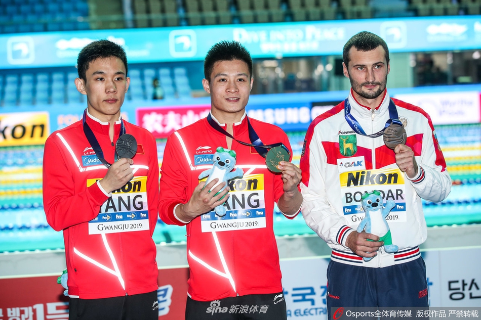 世锦赛跳水男子10米台决赛 杨健杨昊包揽冠亚军