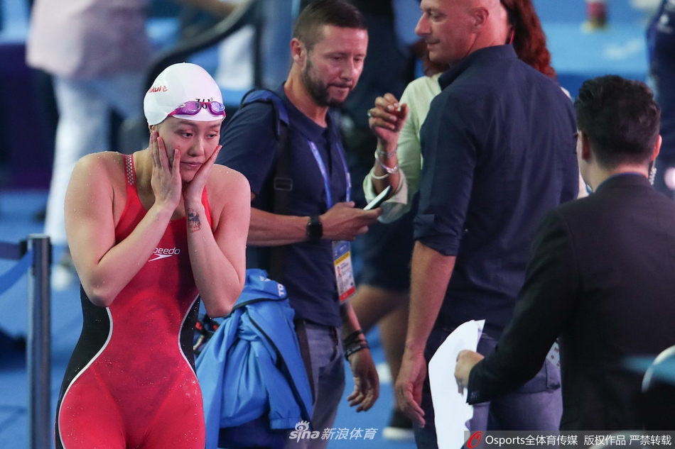 女子50米自由泳半决赛加赛 刘湘不敌坎贝尔无缘决赛