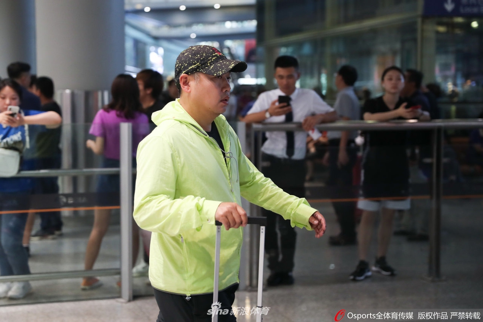 中国乒乓球队结束乒乓外交回国