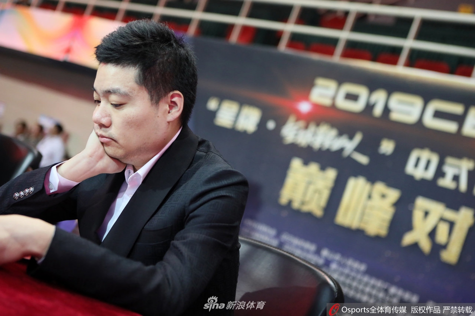 中式台球锦标赛 丁俊晖出席开幕式