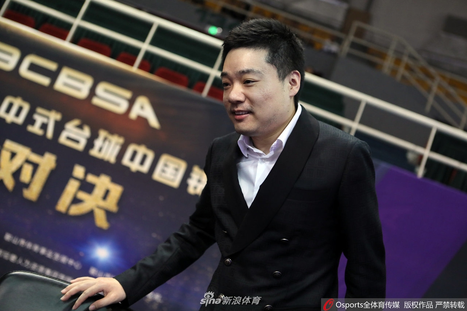 中式台球锦标赛 丁俊晖出席开幕式