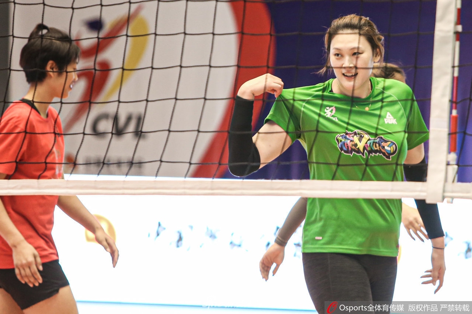 王一梅参加辽宁女排合练