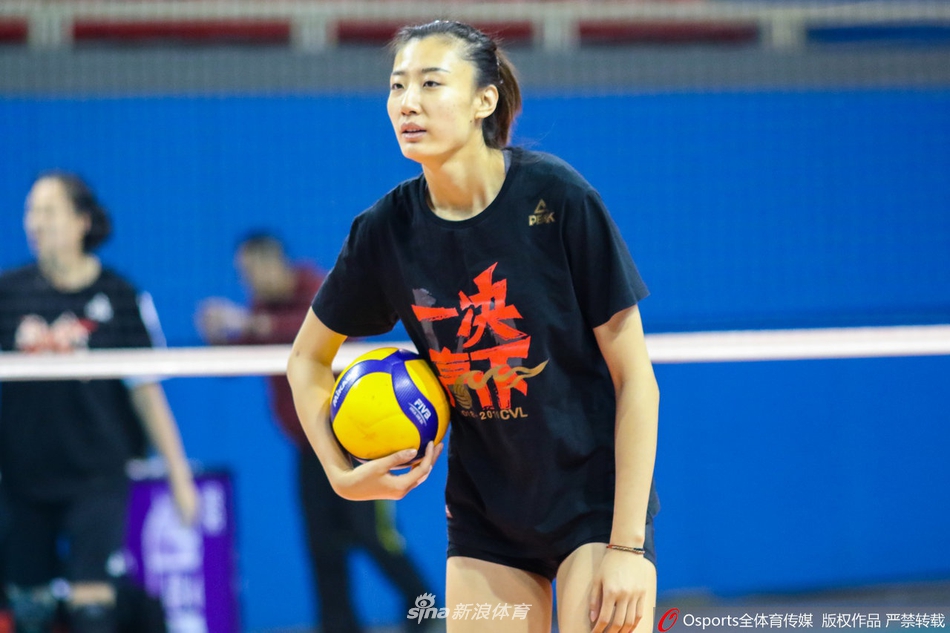 朱婷领衔天津女排备战总决赛第三场