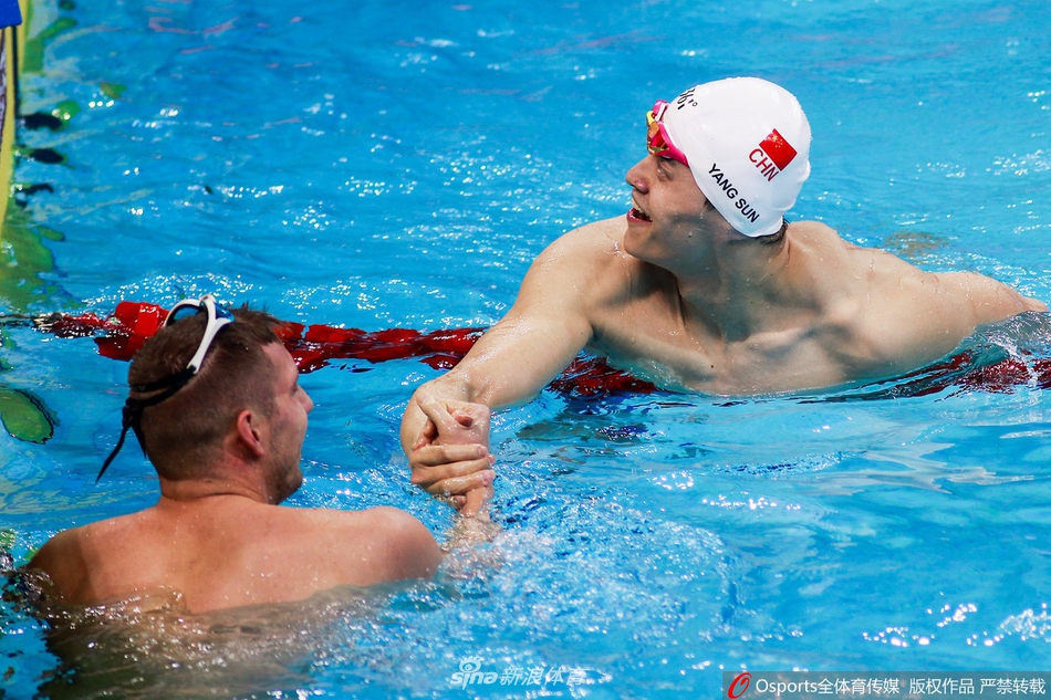 冠军游泳系列赛深圳站 孙杨400米自由泳夺冠