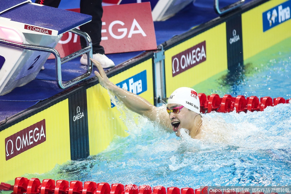 冠军游泳系列赛深圳站 孙杨400米自由泳夺冠