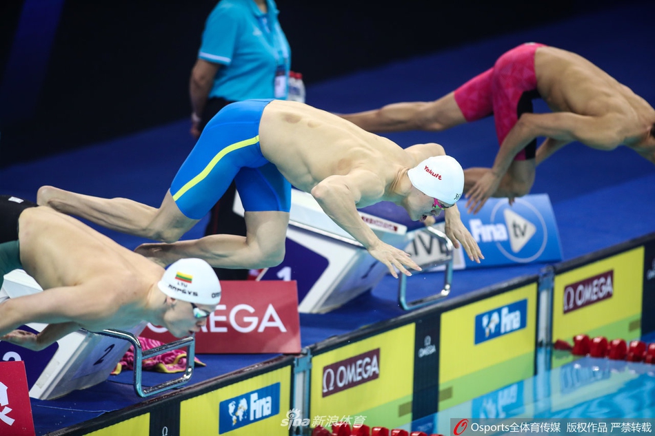 冠军游泳系列赛深圳站 孙杨400米自由泳夺冠