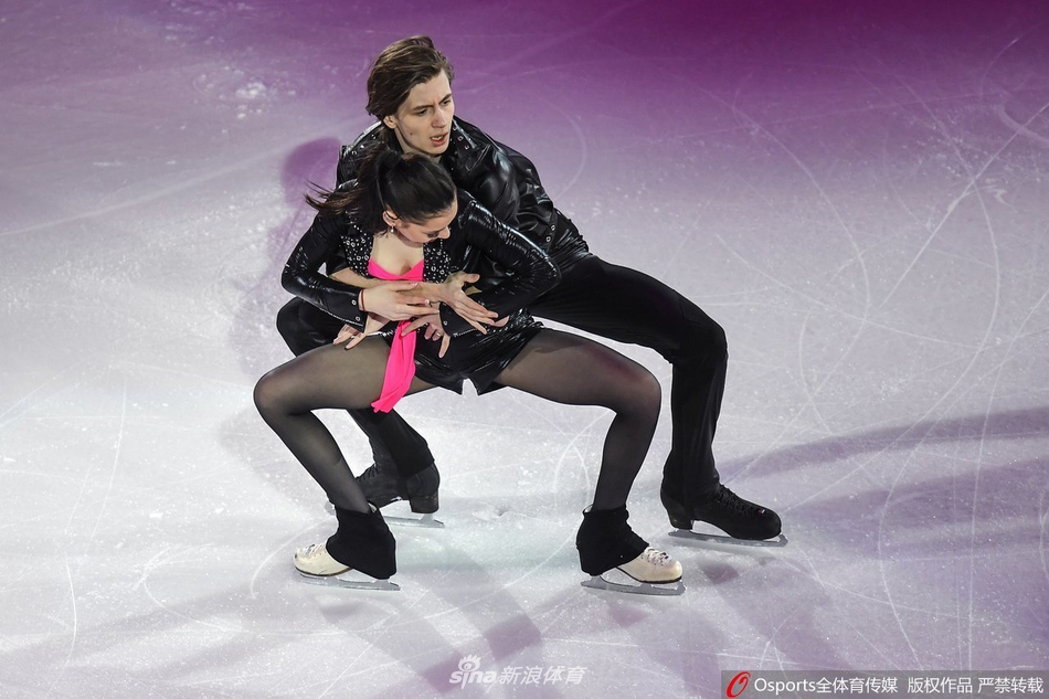 花样滑冰世青赛表演滑