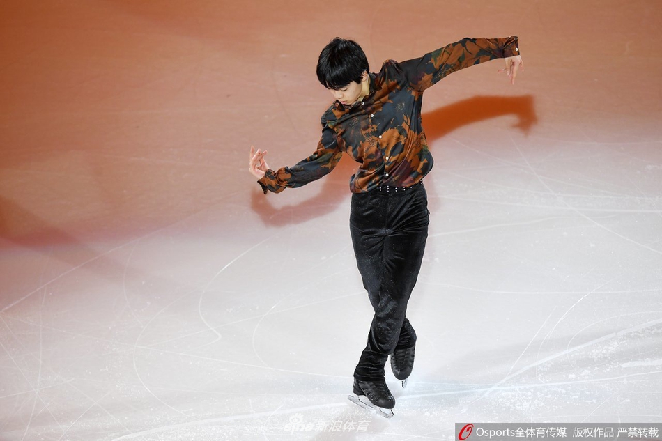 花样滑冰世青赛表演滑